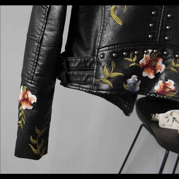 Frank Lyman Design NWT Embroidered Moto Jacket size L - Picture 4 of 16